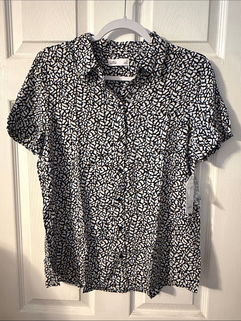 croft & barrow Black and White Short Sleeve Button-Down Shirt